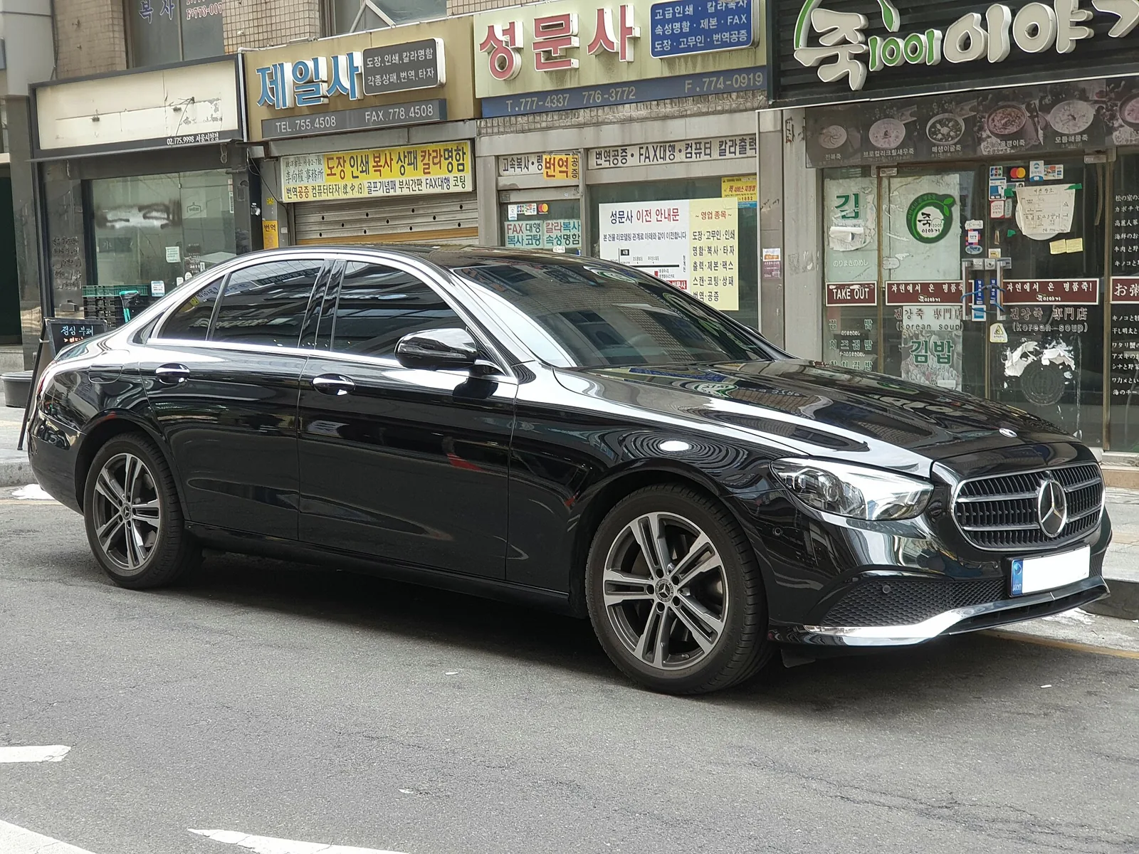 Mercedes-Benz E200, 2023